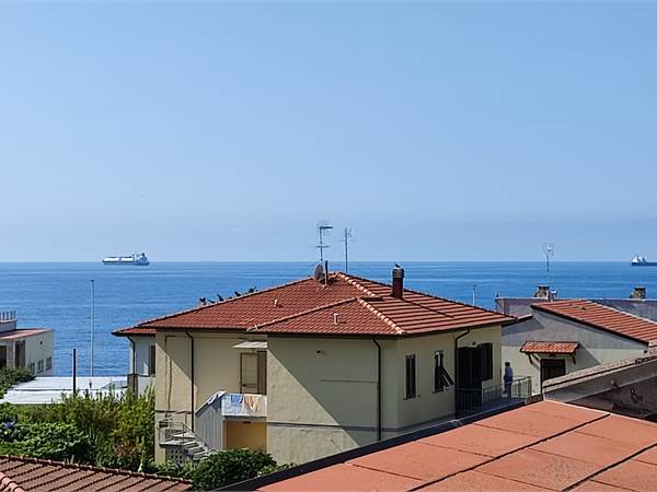 ANTIGNANO MARE-PRIMO PIANO DI VILLA VISTA MARE