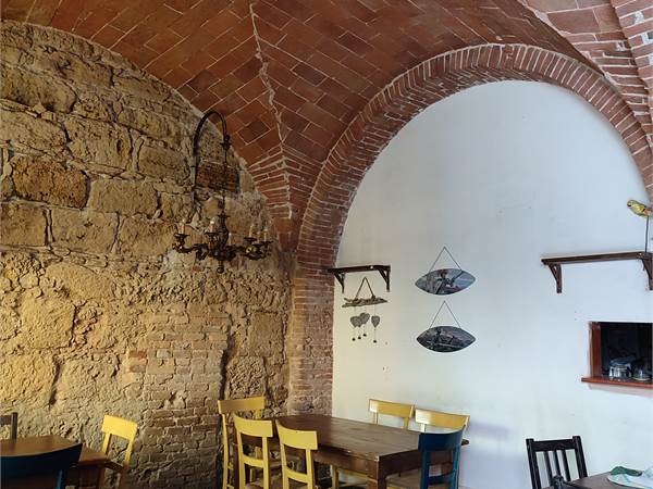 AFFARE-FONDO DEL 1500 AD USO RISTORANTE ARREDATO